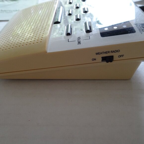 Weather Alert Radio - Midland WR-100 All Hazards NOAA Storm Warning Radio & Manu - Picture 6 of 16